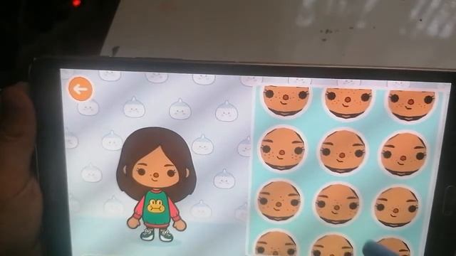 играю в Тока бока на планшете