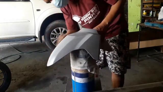 LETS LEARN SOMETHING/ HOW TO PAINT FLAT BLACK ON SCOOTER FENDER / ANZAHL FLAT BLACK смотреть онлайн