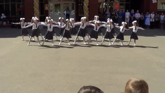 ДЕТИ ТАНЦУЮТ ПОД ASTRAL STEP(я не дед инсайд) смотреть онлайн