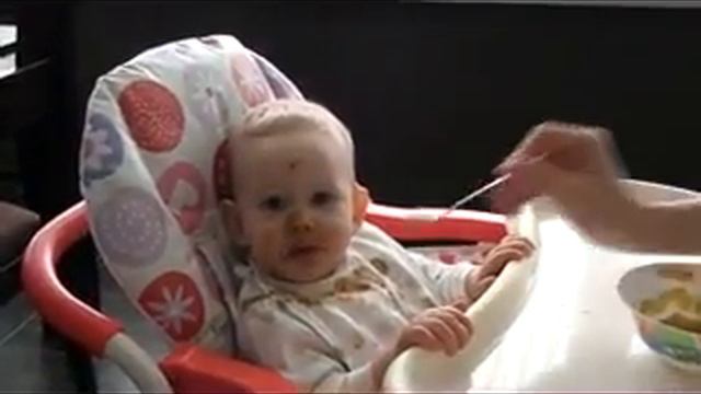 Мама кормит дочь смотреть онлайн