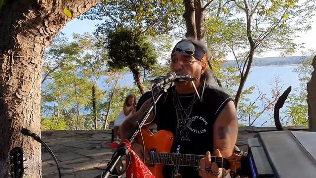 Музыкант Севил Маринов в Primorsko, Street Musician смотреть онлайн
