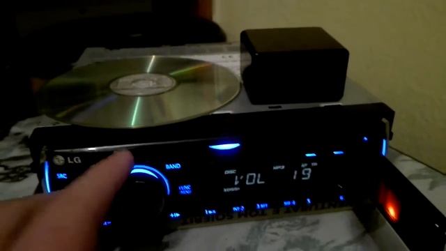 LG LCS-700BR FM/AM,CD(Audio,MP3),USB,AUX,BT. смотреть онлайн