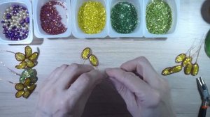 Подставка под пасхальное яйцо из бисера.