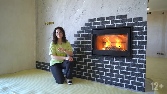 Каминная топка HWAM 4055 с боковым открыванием двери. Женский обзор каминной топки HWAM. смотреть онлайн