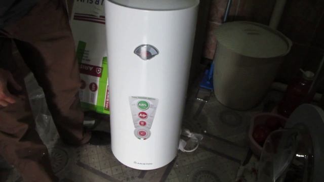 slim wather heater Ariston / Тонкий Водонагреватель Аристон смотреть онлайн