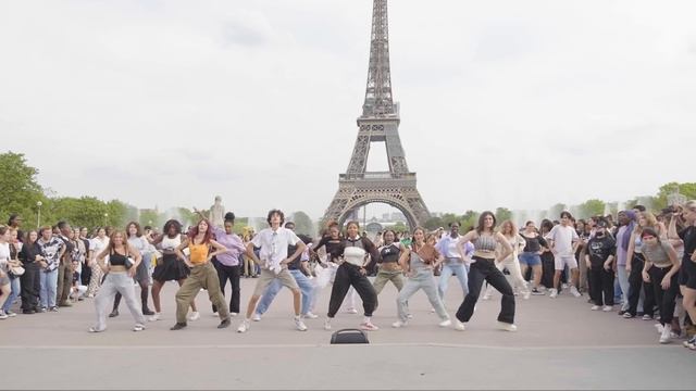 CLYDE’S RANDOM PLAY DANCE IN PARIS - AUGUST 2022 (Part 2) смотреть онлайн