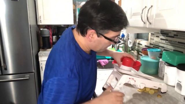 Michel vous présente la Mandoline Tupperware смотреть онлайн