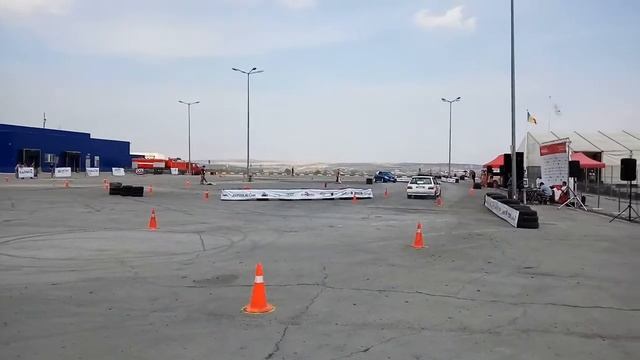 Toyota vs Honda Civic Type R blue смотреть онлайн