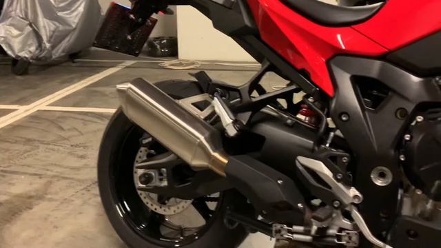 2021 BMW S1000XR Akrapovic Titanium Exhaust Sound Check vs Oem Exhaust смотреть онлайн
