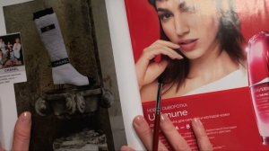 АСМР Листание журнала и жевание жвачки. Близкий шепот. Кисточка и расчесывание моделей. ASMR Lofi