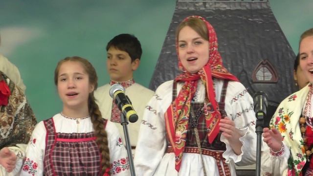 Фольклорный ансамбль "Околица" (Зеленоград) @ Пушкинская пл., Москва, 19.04.2015 (4) смотреть онлайн