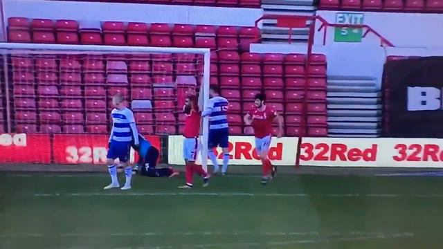 James Garner freekick for Nottingham Forest. смотреть онлайн