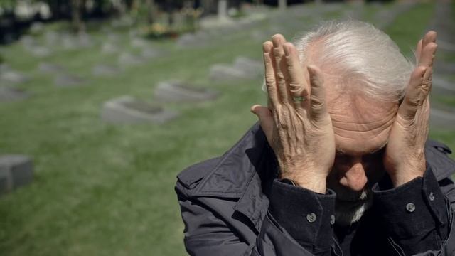 Юлия Друнина - "Полжизни мы теряем из-за спешки.." смотреть онлайн