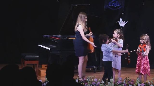 RECITAL VERANO 2022 con la participación de alumnos Suzuki de piano, guitarra, violín y coro. смотреть онлайн