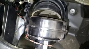 Включение функции рециркуляция воздуха в салоне.