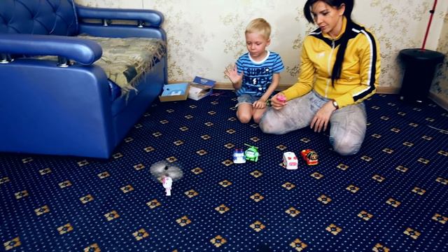 Эмбер Летает по комнате и спасает детей! Amber flying around the house and save the children. смотреть онлайн