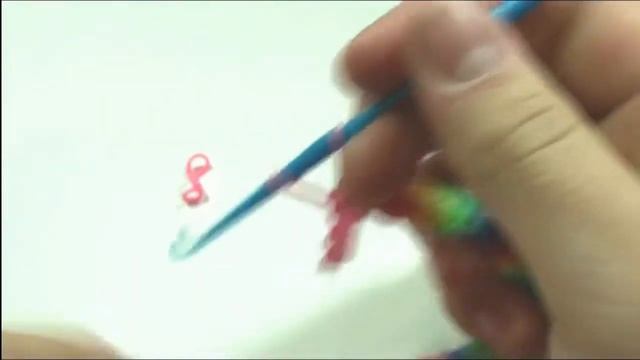 Браслет из Резиночек Как прикрепить Брелок на Браслет из Резиночек смотреть онлайн