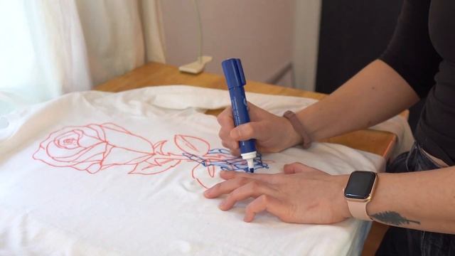 Drawing on a Shirt with Fabric Markers ~ Customizing a Plain White Tee смотреть онлайн