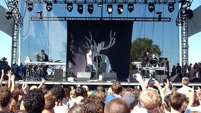 Miike Snow "Kids Don't Stand A Chance" w/ Ezra Koenig (Vampire Weekend) LIVE @ ACL 2010 смотреть онлайн