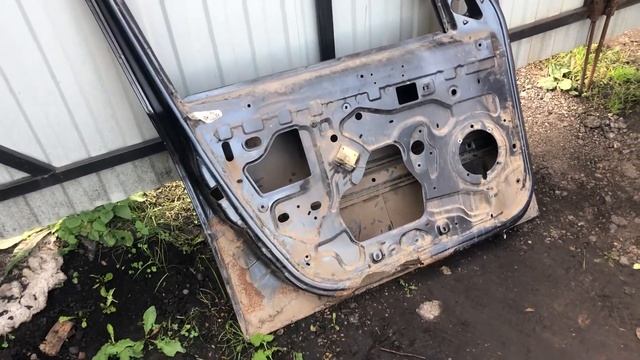 Говорят Renault Logan крепкий орешек!!! Разоблочение как гниёт кузов,коррозия до дыр арки,двери смотреть онлайн