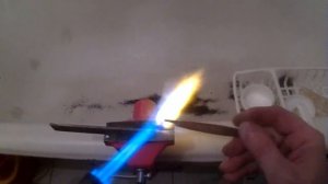 Припаивание режущей пластины на державку отрезного резца.