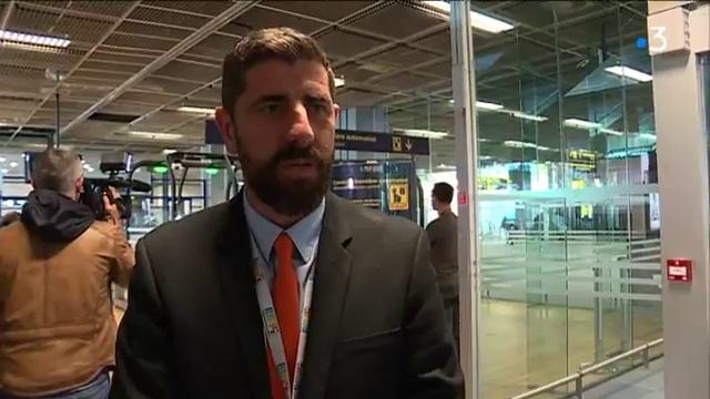 Nouveau contrôle des passeports à l'aéroport Marseille-Provence смотреть онлайн