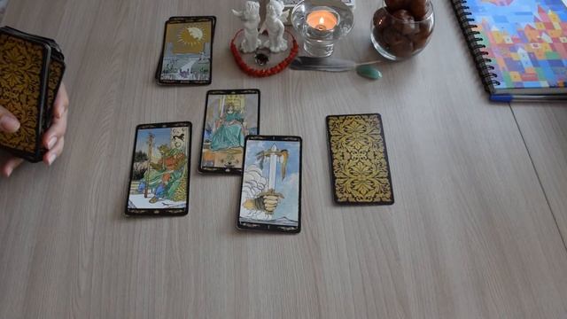 Позвонить ему или нет. Расклад Таро смотреть онлайн