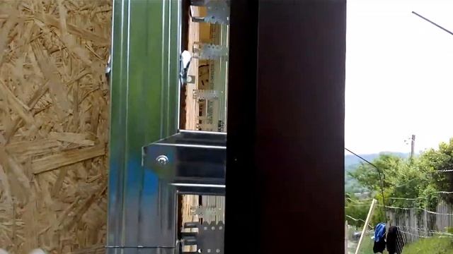 Монтаж сайдинга частного дома(монтаж самого сайдинга и угла) часть 2. смотреть онлайн