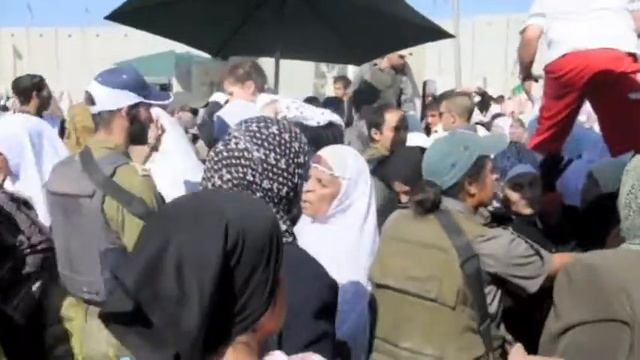 Qalandiya checkpoint on the West bank смотреть онлайн