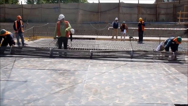 Detailed walkthrough of the installation process for a snow melting system in a driveway. смотреть онлайн