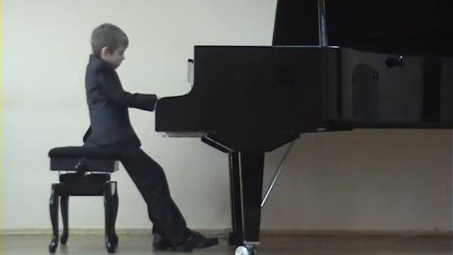 Юшкевич Артем. Э.Григ "Вальс" ор. 38 №7 e-moll смотреть онлайн