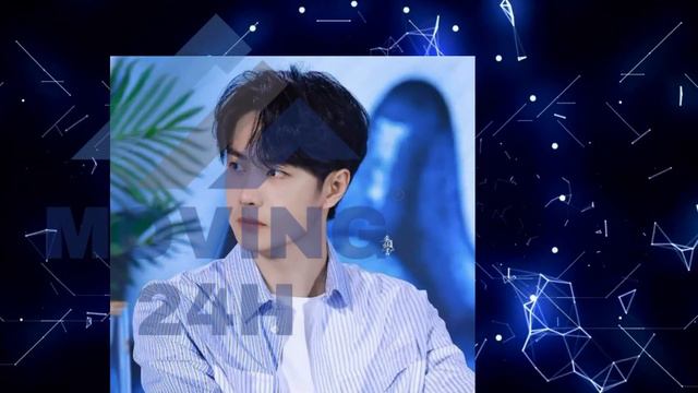 【MOVING 24h5月27日】#王一博 品牌见面会，主打一个随缘，与粉丝互动幽默又好笑。王一博落地青岛，背包上系丝巾成焦点，引来不少人前去围观#wangyibo #cbiz