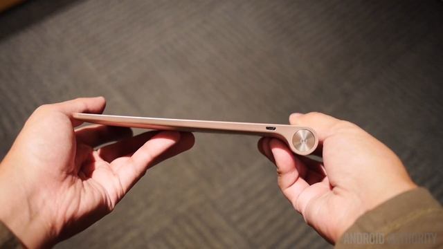 Lenovo Yoga Tablet 10 HD+ First Look and Hands On смотреть онлайн