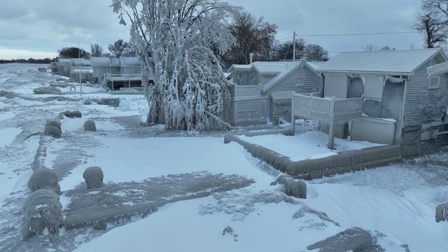 New York Blizzard turns homes into Ice Scultpures Winter Storm 2022 Drone 4k смотреть онлайн