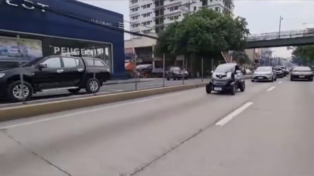 Renault twizy electric car Vs. Hyundai eon смотреть онлайн