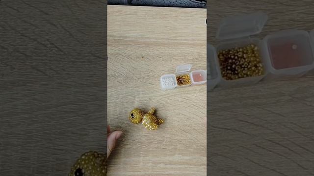 Цитрусовая черепашка. Плетение бисером. Готовый амигуруми смотреть онлайн