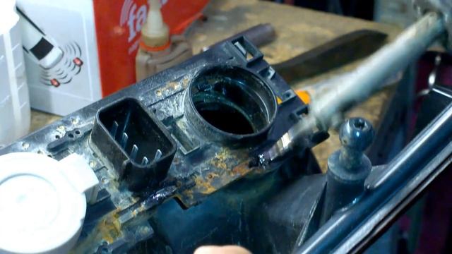 Ремонт заднего фонаря от Дарницких СУРОВЫХ Jeep Grand Cherokee WK смотреть онлайн