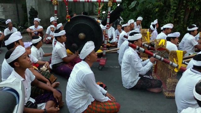 Настоящий Бали - священный праздник индуистов, Галунган - победа добра и красоты / А где же Пьер? смотреть онлайн