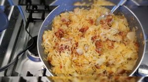 Тушёная квашеная капуста с копчёными колбасками #тушёнаякапустаколбаски