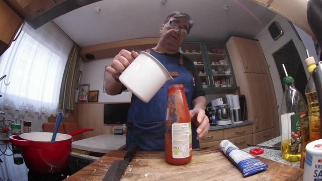 Доматена супа с червена леща