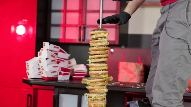 Самый высокий бургер в мире / Хватит ли 100 Биг Маков? The highest burger IN THE WORLD(English subs смотреть онлайн