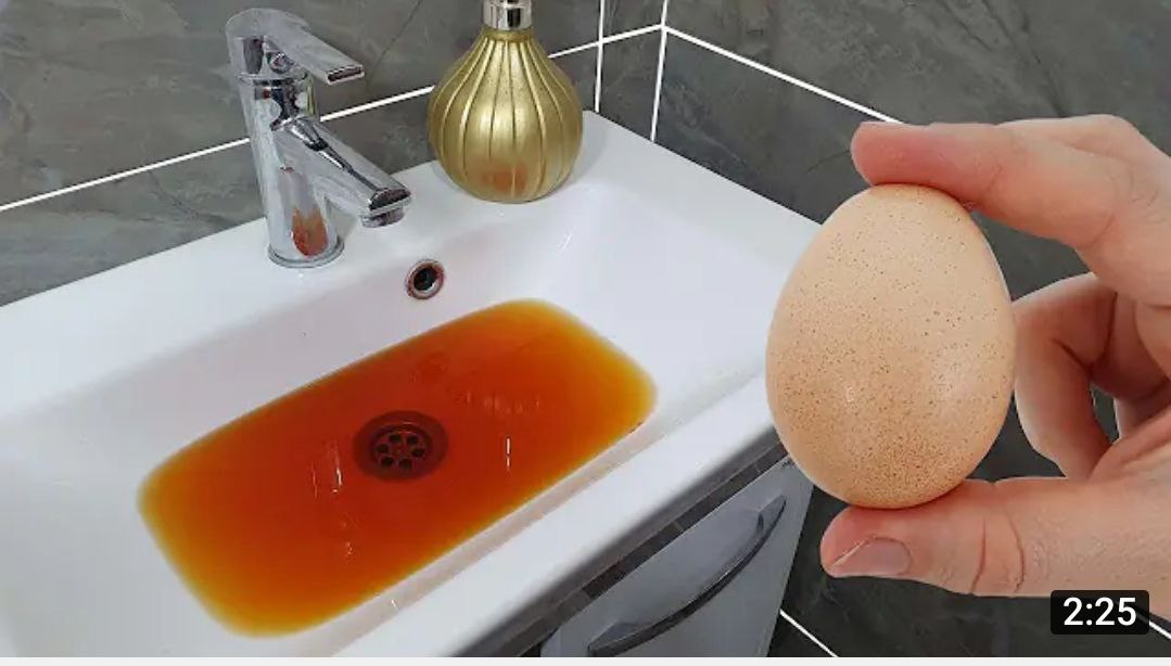 Бросьте яйцо в раковину, и вы не поверите, что произошло - Как прочистить раковину: советы и рекомен