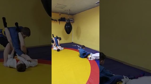 Славян- прием "висячка" в самбо смотреть онлайн