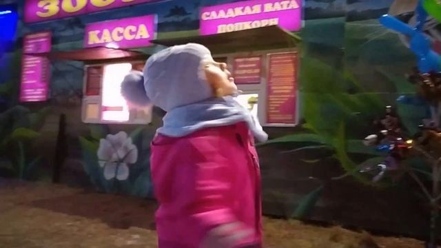 Танец возле передвижного зоопарка в Ивацевичах смотреть онлайн