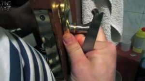 ✅ Как заменить замок межкомнатной двери с разворотом защелки / Мелкий ремонт