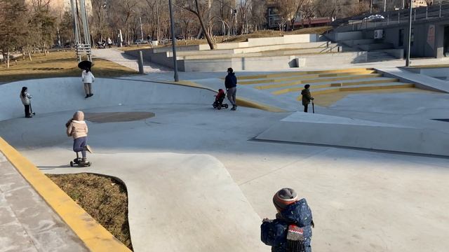 Будни мамы | Гуляем с Дани | Новый скейт-парк в Ереване | Ставлю ли я мультики ребенку? | Влог