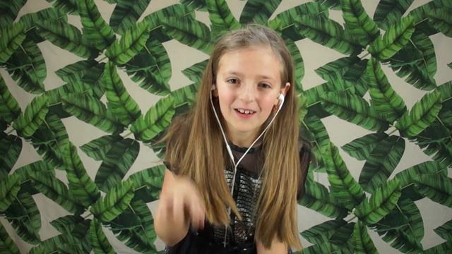 ЧЕЛЛЕНДЖ HAEDPHONE CHALLENGE Угадай песню Пою, что слышу с Леди ГАГОЙ, Майклом ДЖЕКСОНОМ и др. смотреть онлайн