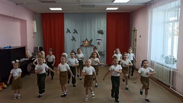Видео поздравление с Днём защитника Отечества от подготовительной группы смотреть онлайн