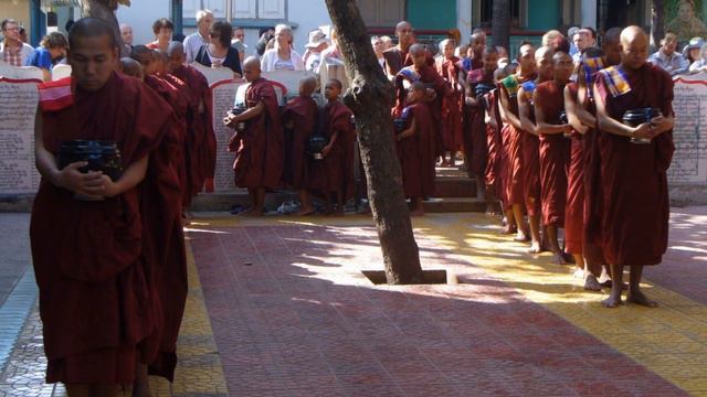 BIRMA ... Z WIZYTĄ U MNICHÓW смотреть онлайн