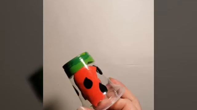 Баночка с рисунком внутри. смотреть онлайн